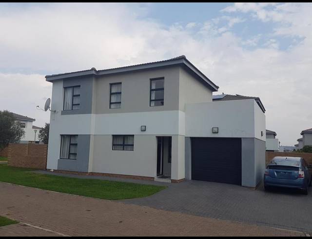 3 BEDROOM HOUSE FOR SALE IN THATCHFIELD